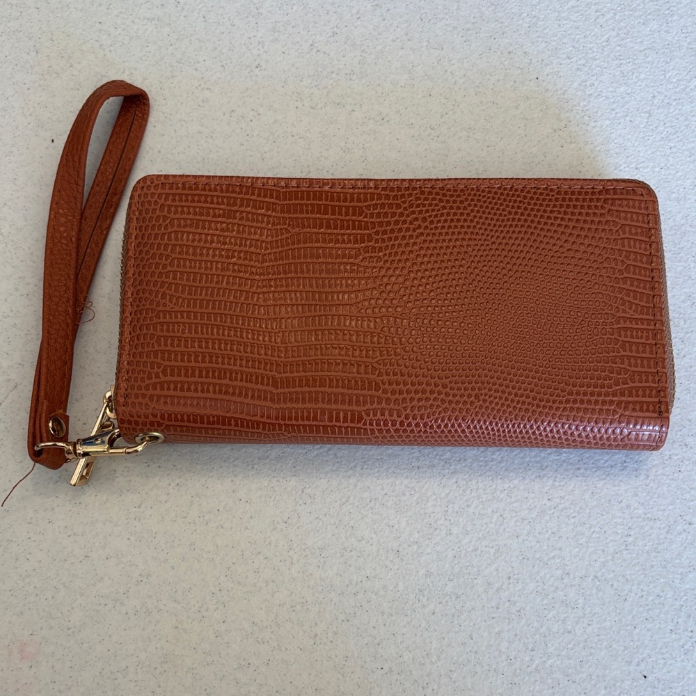 Chic Tan Textured Wristlet